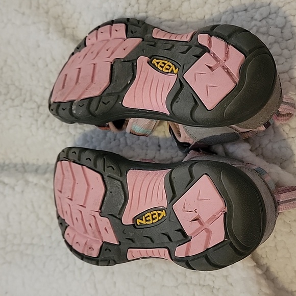 Candy Stripe Keens Size 2 - Picture 3 of 4